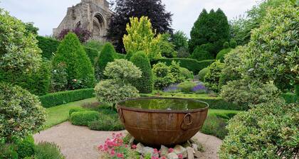 Cotswold Manor House - Group Accommodation in The Cotswolds