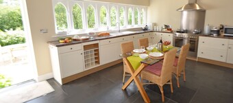 Luxueux cottage avec lac privé, vues fantastiques et promenades