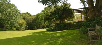 Luxurious cottage in 70 acres with private lake, fantastic views and walks