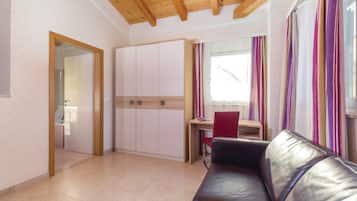 Villa Deluxe (Jadranka) | 4 habitaciones, caja de seguridad en la habitación y escritorio