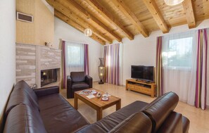 Deluxe Villa (Jadranka) | Living room | Flat-screen TV, fireplace, video-game console, DVD player - Villas Vea (Svetvincenat)