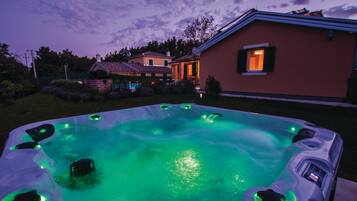 Villa Deluxe (Aida) | Tina de hidromasaje privada