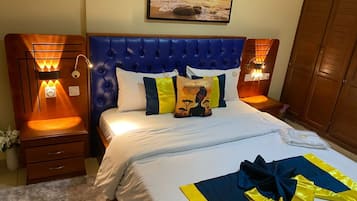 Superior Suite, 1 Bedroom, Balcony, City View | Individually decorated, individually furnished, blackout drapes