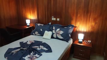Standardzimmer, Blick auf den Innenhof | 2 Schlafzimmer, individuell dekoriert, individuell eingerichtet