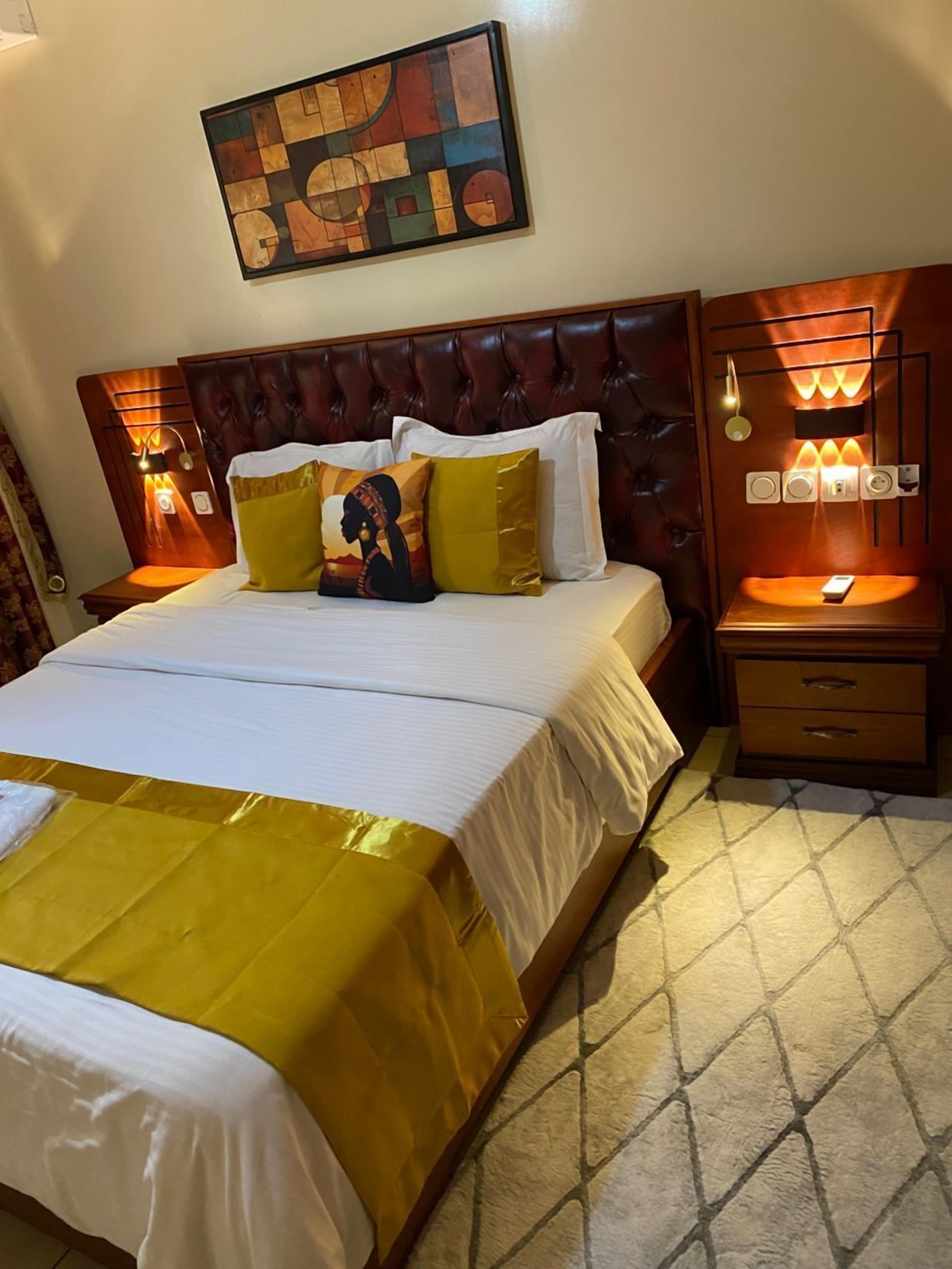 Decoración personalizada, muebles diferentes y cortinas blackout 