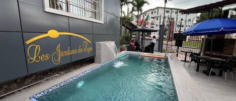 Pool waterfall