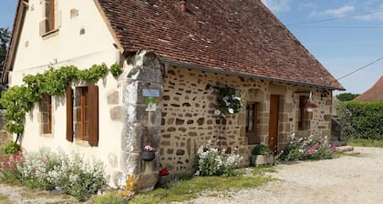 Maison de campagne avec étang, animaux acceptés, jardin privé