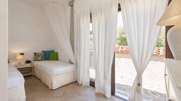 4 bedrooms, iron/ironing board, WiFi