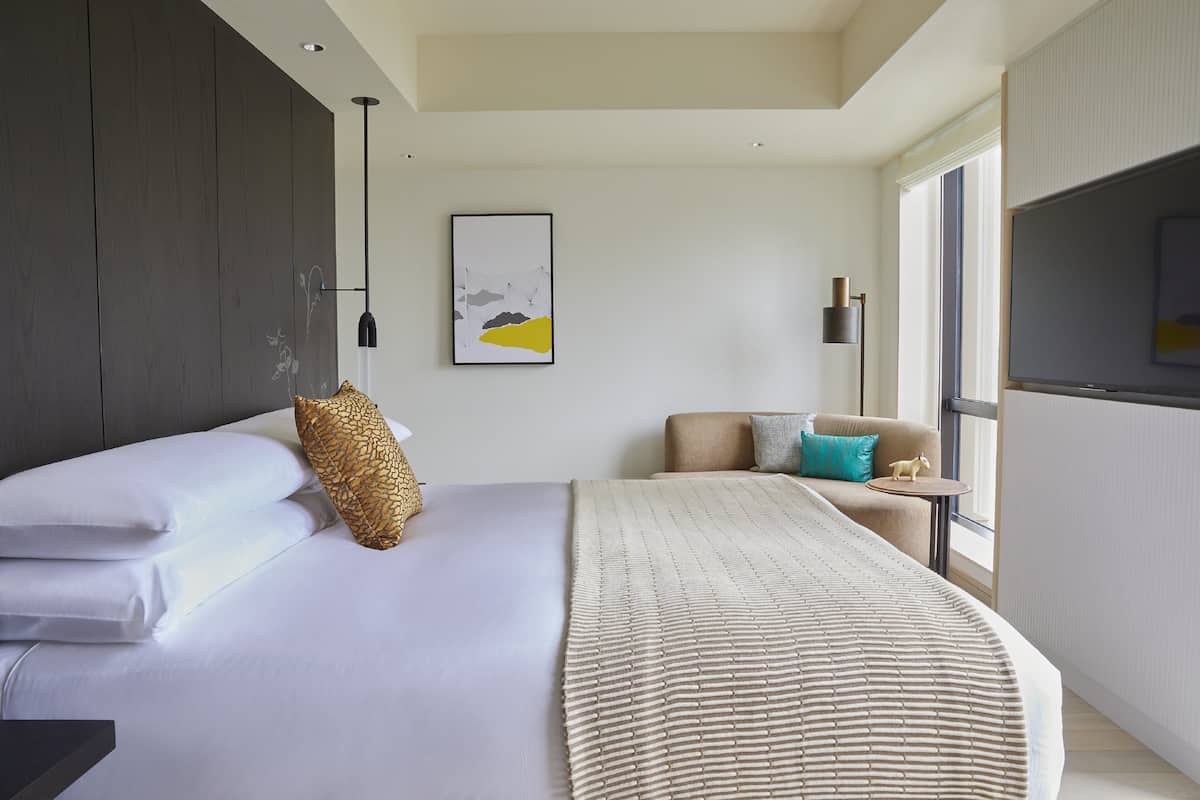 Premium bedding, down comforters, minibar, in-room safe