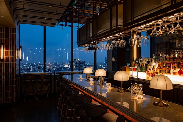 Rooftop bar, al fresco dining, open daily