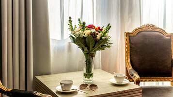 1 habitación, decoración personalizada y muebles diferentes