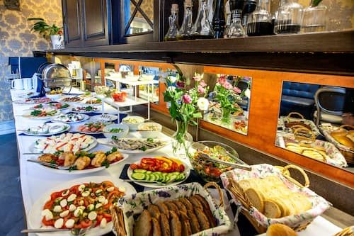 Desayuno buffet todos los días (con cargo)