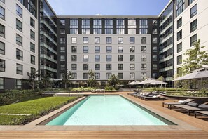 Outdoor pool - Marriott Executive Apartments Johannesburg, Melrose Arch (Johannesburg)