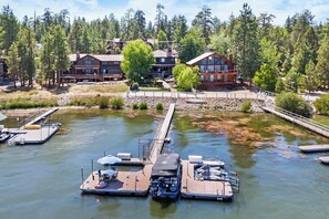 Marina - Steal Away Bay: "Kawa" Built Lakefront with Incredible Views! Game Room w/ Pool Table! Piano! Hot Tub! Private Boat Dock! (Big Bear Lake)