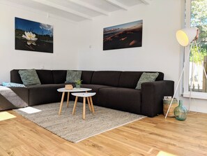 Smart TV, livros, videoteca