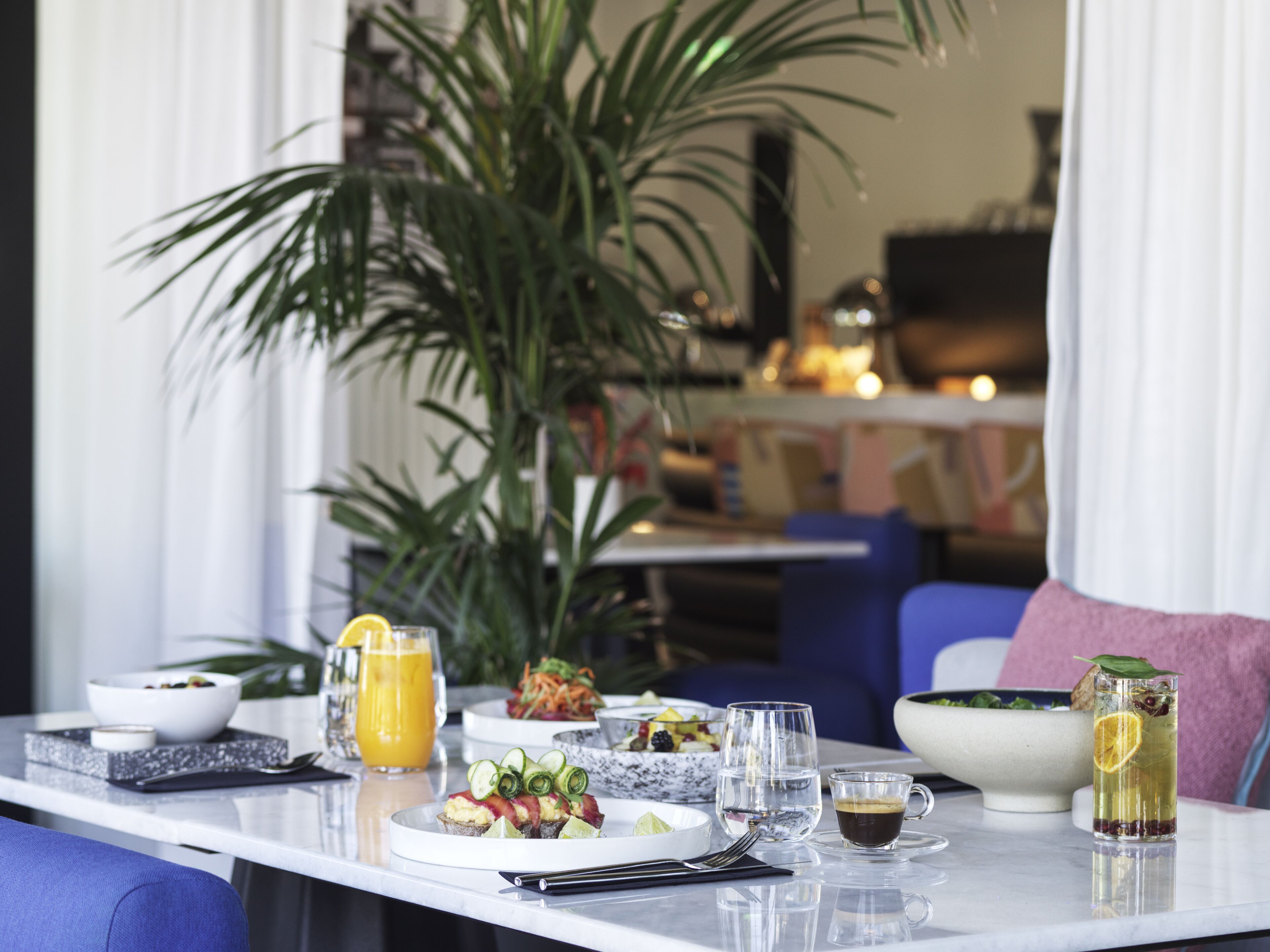 free daily cooked-to-order breakfast