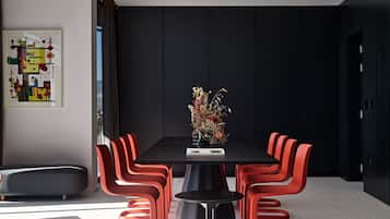 Makan di kamar