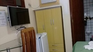 迷你吧、办公桌、免费 WiFi、床单