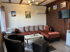 Fernseher, Kamin, Tischfußball