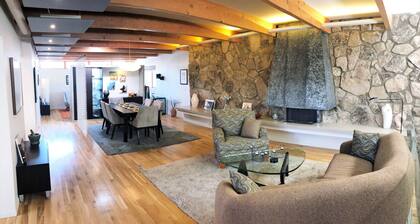 Modern In The Woodbury District 3 Bedroom Home by Redawning