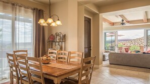 Casa geminada, 3 quartos | Cozinha privada | Geladeira, micro-ondas, fogão, cafeteira/chaleira