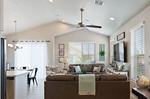 Resortwoning, 3 slaapkamers | Woonkamer | Een televisie