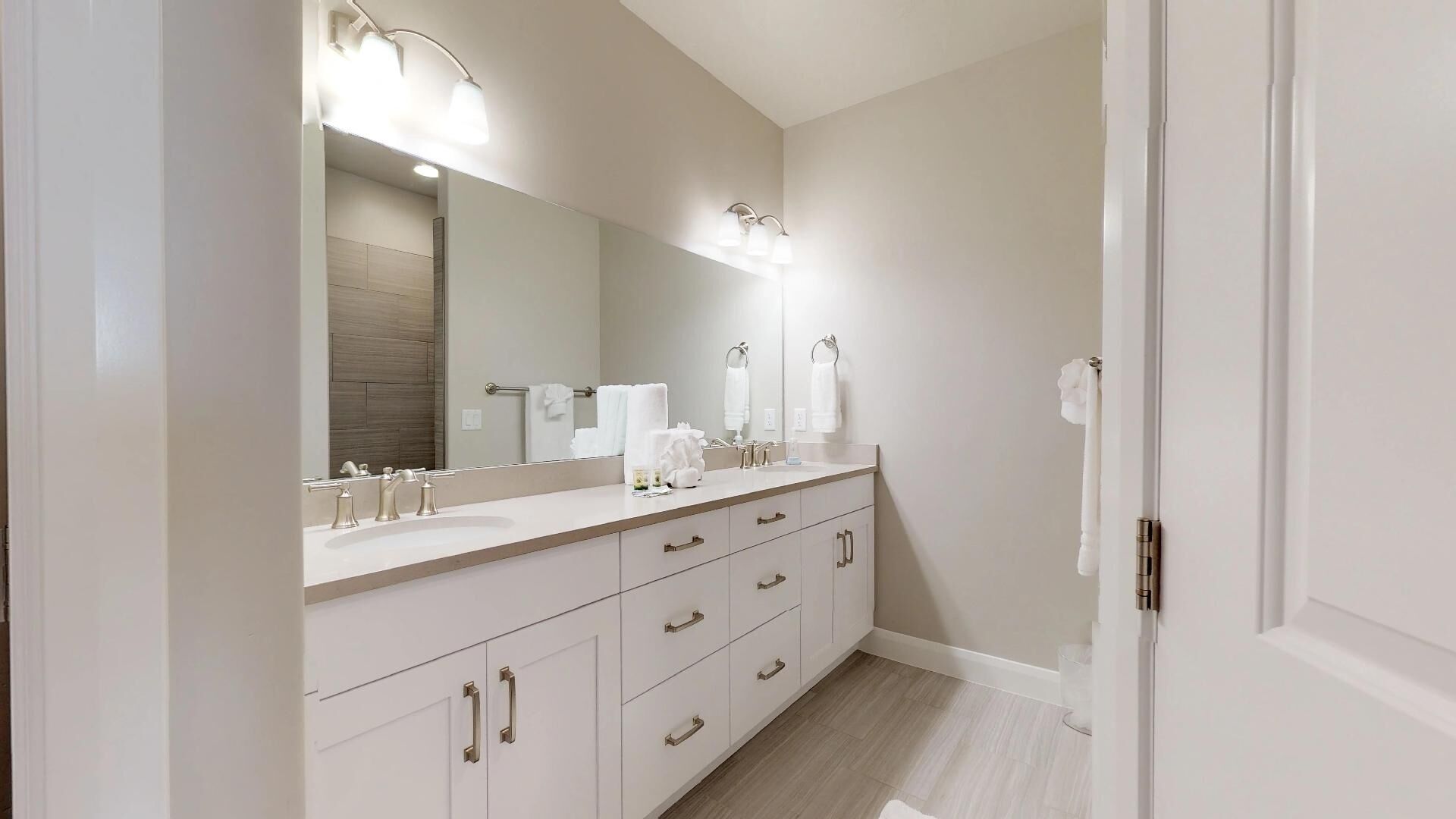 Blue Cruiser Casita 4 Bedroom Apts by Redawning