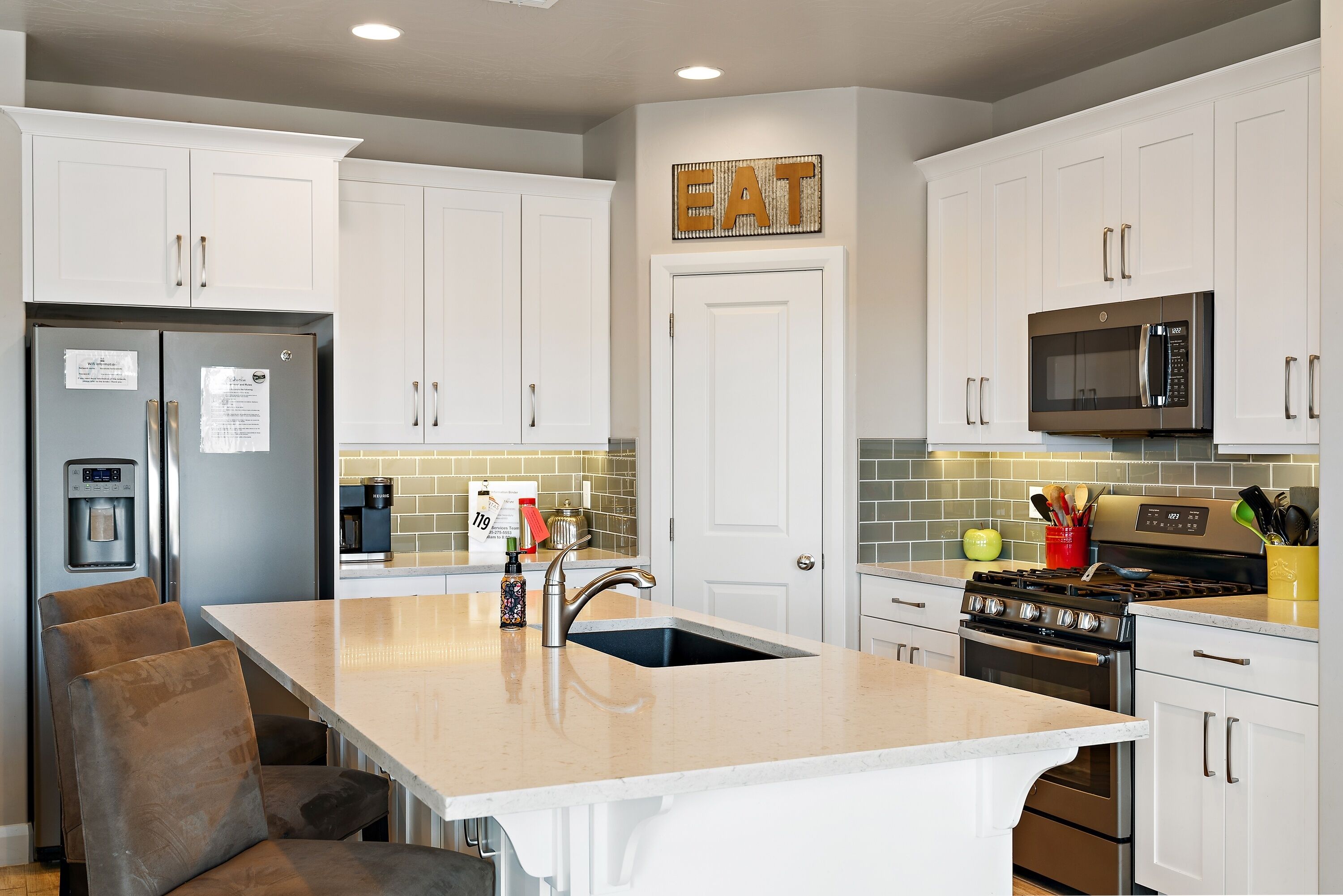 Townhome, 4 Bedrooms | Private kitchen | Fridge, oven, coffee/tea maker, toaster