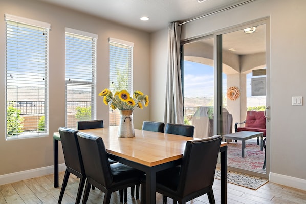 Townhome, 4 Bedrooms | Dining