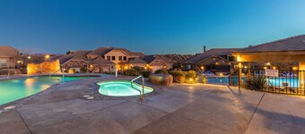 Bike-on-inn 3 Bedroom Apts by RedAwning