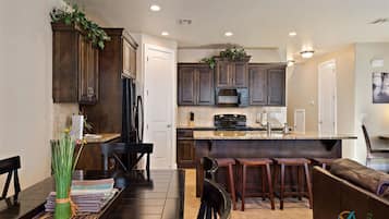 Townhome, 3 Bedrooms | Private kitchen | Fridge, oven, coffee/tea maker, toaster