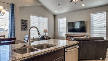 Townhome, 3 Bedrooms | Private kitchen | Fridge, oven, coffee/tea maker, toaster