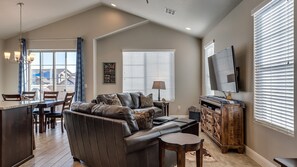 Townhome, 3 Bedrooms | Living room