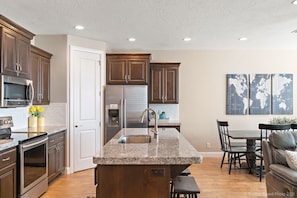 Townhome, 3 Bedrooms | Private kitchen