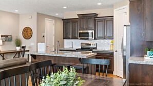Townhouse, 3 kamar tidur | Dapur pribadi | Mesin pembuat kopi/teh, lemari es, oven, dan pemanggang roti