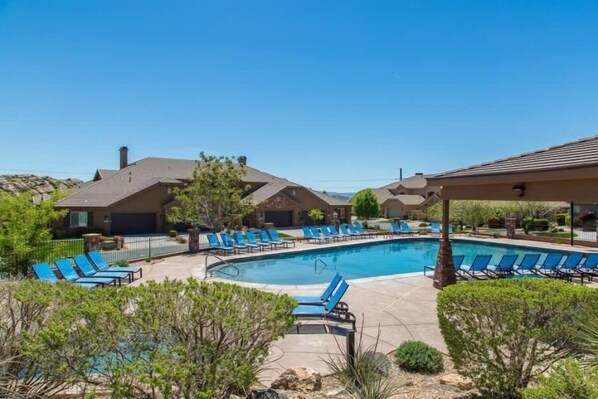 Casa de ciudad, 3 habitaciones | Alberca | Alberca climatizada 