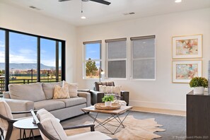 콘도, 침실 3개 | 거실