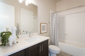 Condo, 3 Bedrooms | Bathroom | Towels