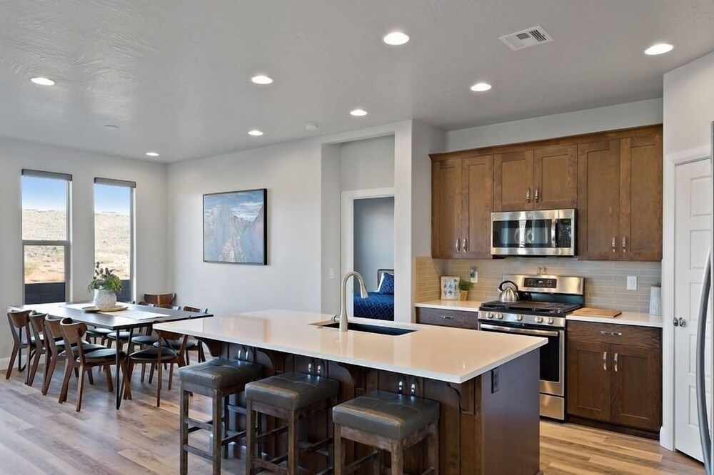 Viva Casita 4 Bedroom Apts by Redawning