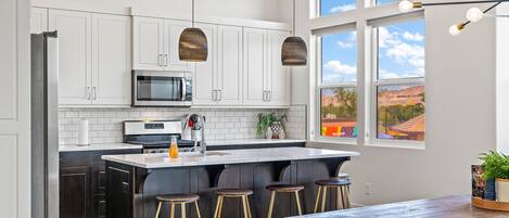 Condo, 3 Bedrooms | Private kitchen | Oven