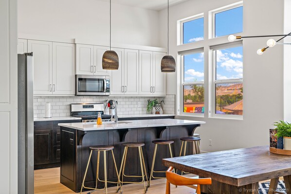 Condo, 3 Bedrooms | Private kitchen