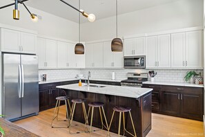 Condo, 3 Bedrooms | Private kitchen