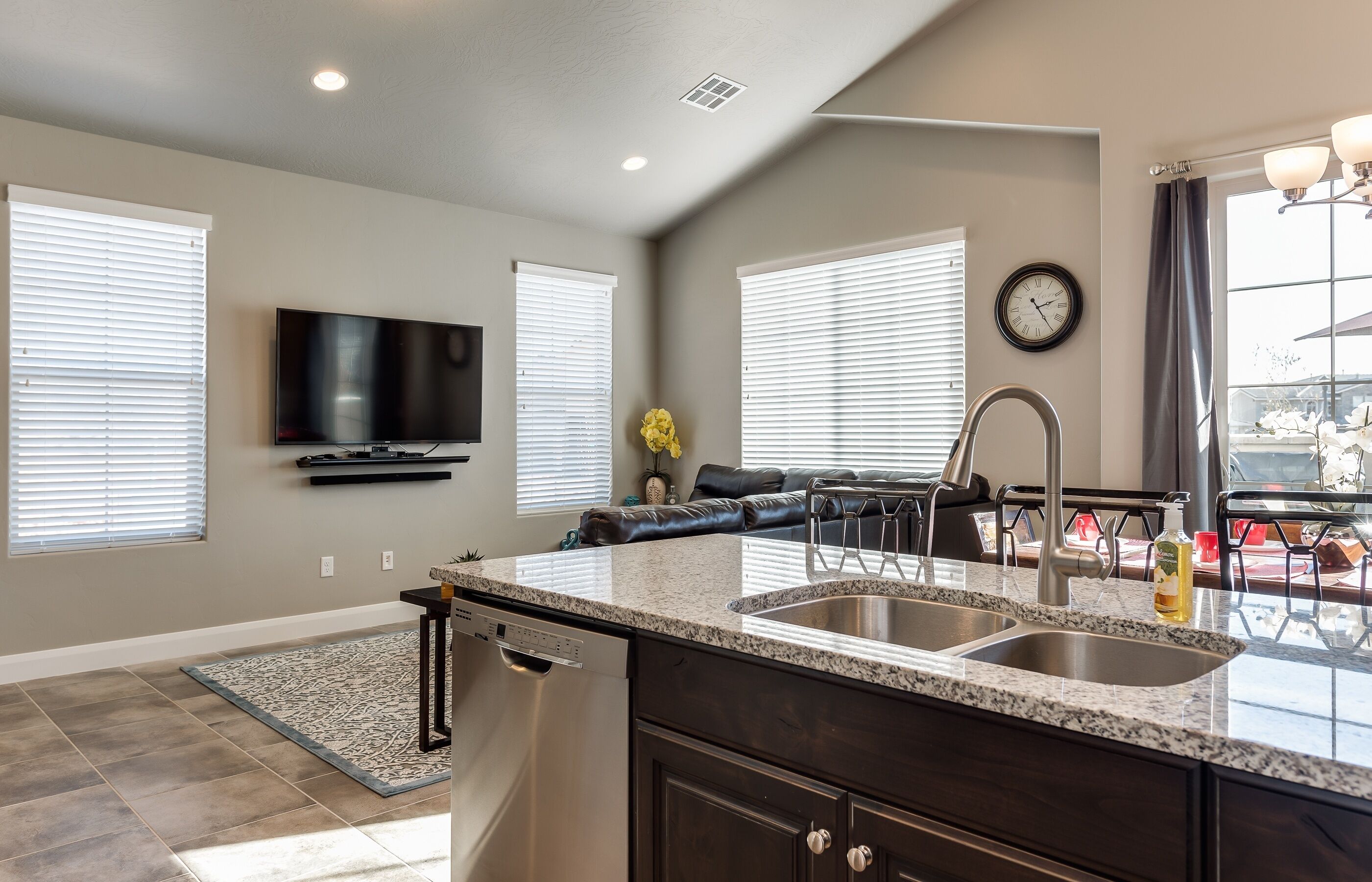 Red Cliffs 3 Bedroom Apts by Redawning