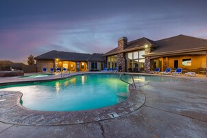 Casa adosada, 4 habitaciones | Piscina | Una piscina al aire libre, una piscina climatizada