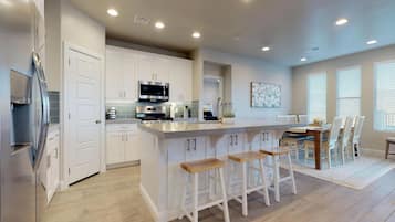 Townhome, 4 Bedrooms | Private kitchen | Fridge, oven, coffee/tea maker, toaster