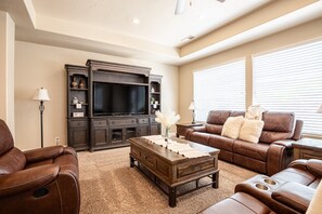 Townhome, 3 Bedrooms | Living area - Zion's Point 3 Bedroom Apts by RedAwning (Washington)