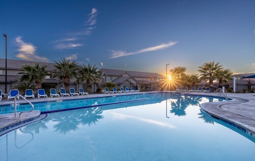Poolside 3 Bedroom Apts by RedAwning