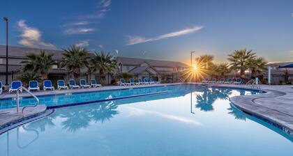 Poolside 3 Bedroom Apts by RedAwning