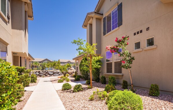 Townhome, 3 Bedrooms | Property grounds - Poolside 3 Bedroom Apts by RedAwning (Washington)