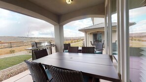 Townhome, 4 Bedrooms | Outdoor dining